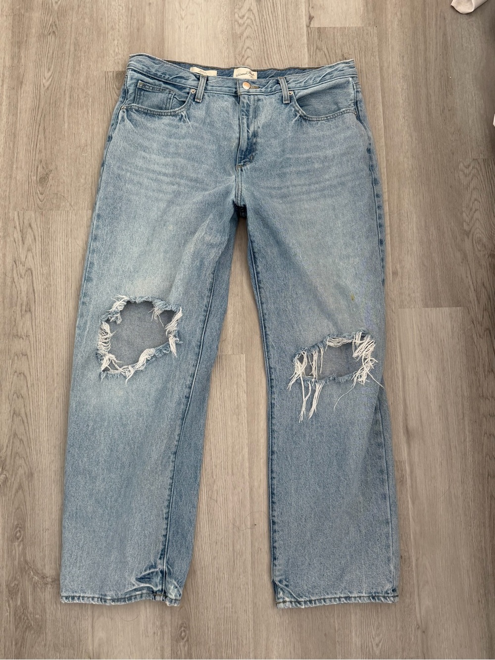 Universal Thread Light Wash Ripped Boyfriend Jeans